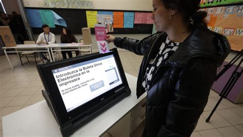 La Ciudad de Buenos Aires no utilizará voto electrónico en las elecciones generales de octubre, dice una fuente a CNN